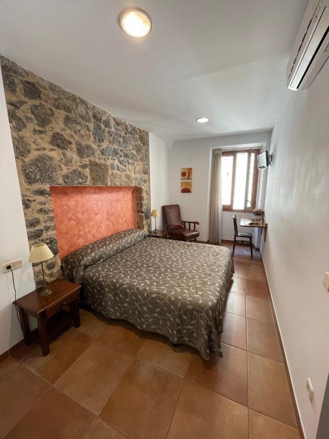 מלון Torroella de Montgrí Fonda Mitja מראה חיצוני תמונה